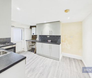 4 bedroom terraced house to rent - Photo 5