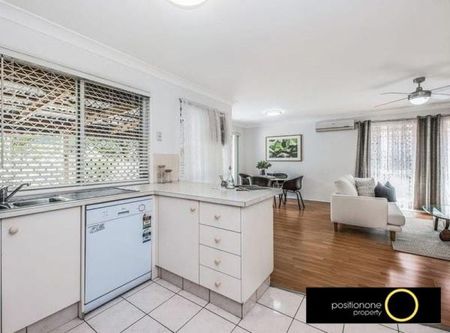 Forest Lake Hidden Gem – Comfort, Location and Convenience - Photo 2