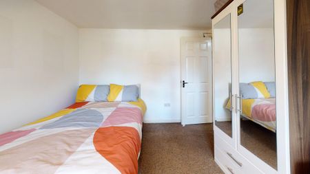 5 bedroom terraced house to rent - Photo 4