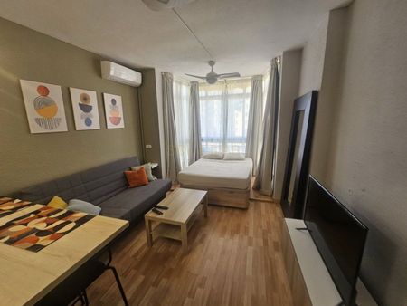 Alquiler de estudio en Avenida de los Manantiales - Photo 3