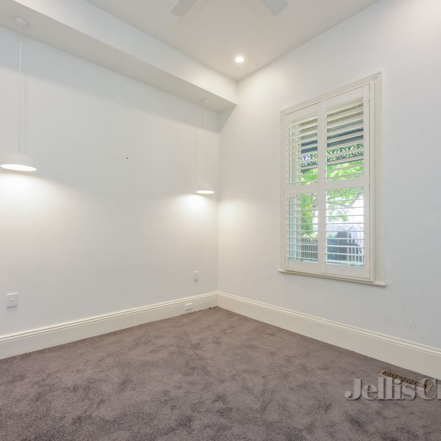 17 Erica Street, Windsor - Photo 1