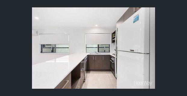 Modern and Spacious 2-Bedroom Unit - Ideal Location in Raceview - Photo 1