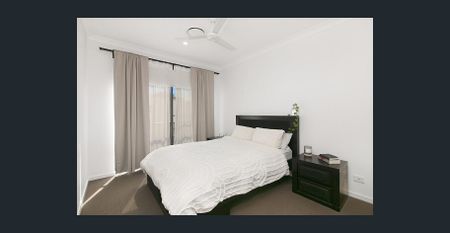 Stylish Architect-Designed Townhouse in Prime Location - Photo 3