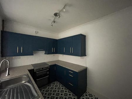 3 bedroom terraced house to rent - Photo 5