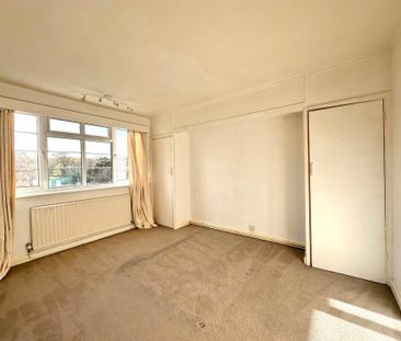 Eastway, Epsom - Photo 1