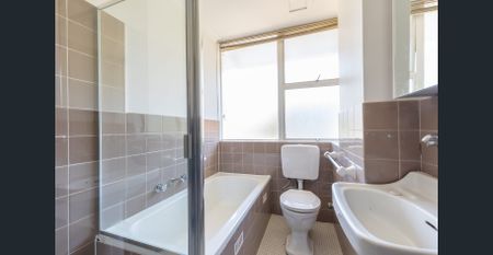 FRESH RENOVATED ONE BEDROOM APARTMENT - Photo 4