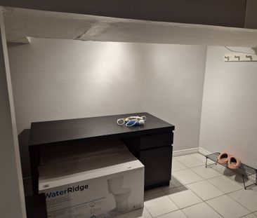 For Lease - 3072 Caulfield Crescent, Mississauga, Ontario - Photo 2