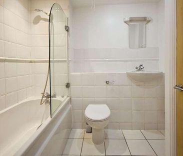 Town Meadow, Brentford, TW8 - Photo 2