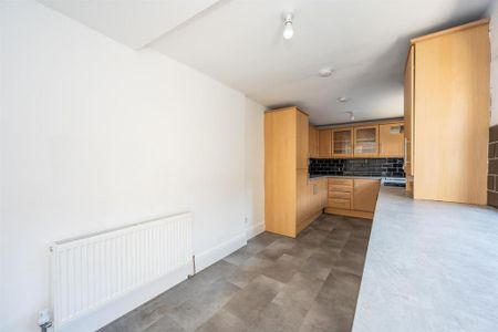 2 bedroom end of terrace house to rent - Photo 5