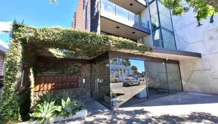 Stylish, Executive Apartment - Photo 5