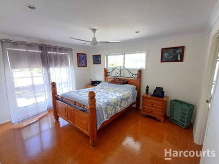 STUNNING BRICK HOME ON ACREAGE WITH TOWN AND TANK WATER - Photo 2