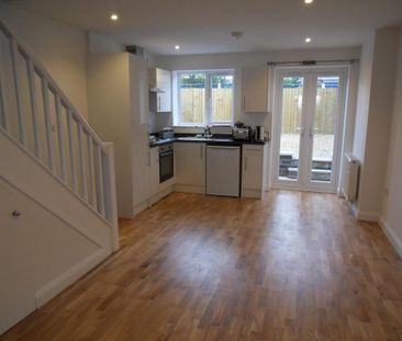 2 bedroom end of terrace house to rent - Photo 5