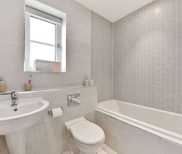 A stunning contemporary three bedroom home in a beautiful courtyard... - Photo 4