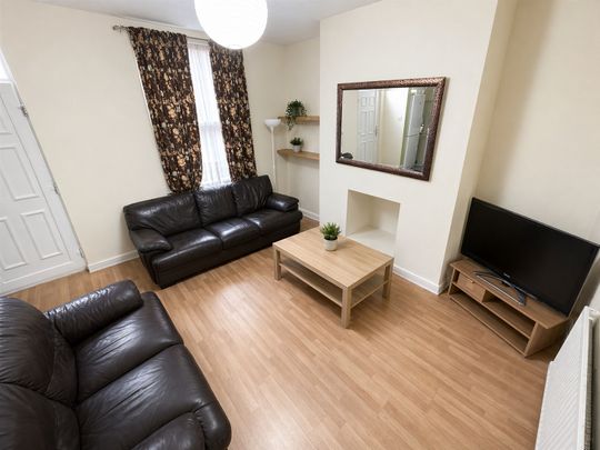4 bedroom terraced house to rent - Photo 1