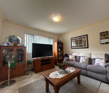 Beautiful Townhouse in a Prime Location - Photo 1