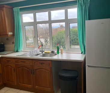1 bedroom in a flat share to rent - Photo 5