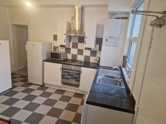 Room in a Shared House, House End Terraced, L4 - Photo 1