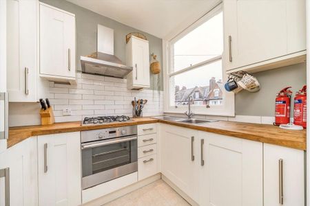 3 bedroom flat to rent - Photo 5