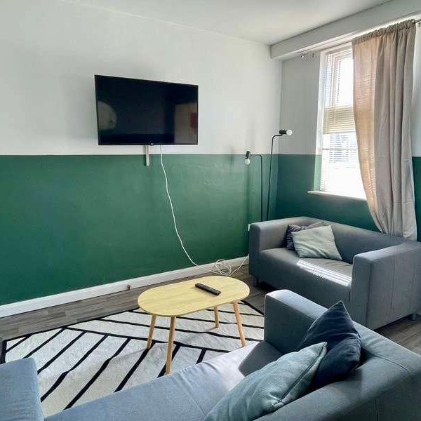 Wilson Street - Bed *% Off Mths Rent!* -available Now!, LN1 - Photo 1