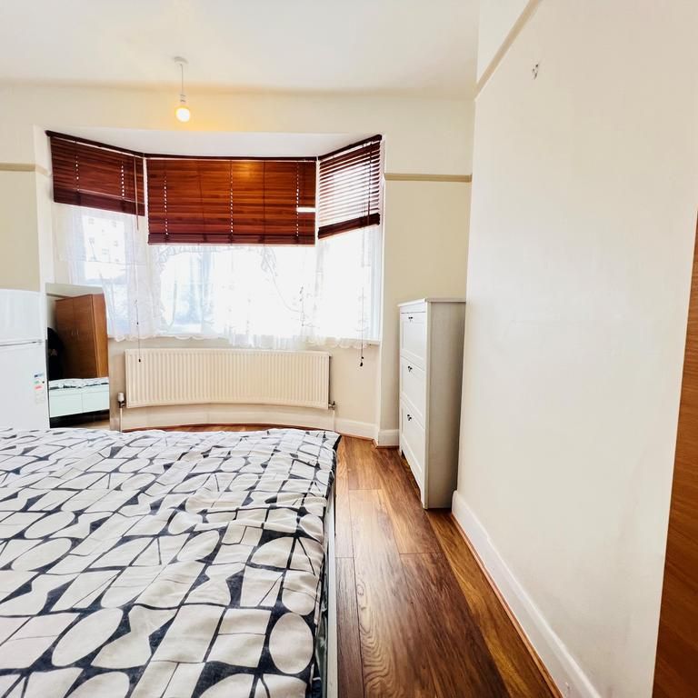 1 bedroom in a house share to rent - Photo 1