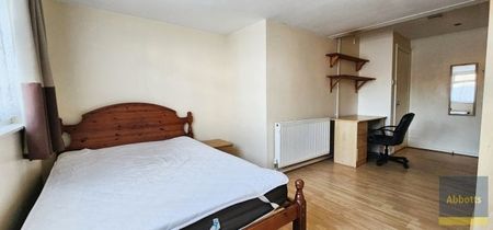 Room 2, Rosalind Close, Colchester - Photo 2