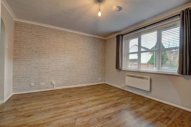 2 bedroom ground floor flat to rent - Photo 1