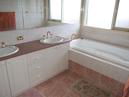 Executive Living in the Heart of Wheelers Hill – Grand Family Residence - Photo 5