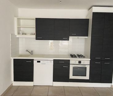 Location Appartement 3 pièces 76m² - Photo 2