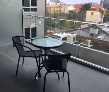 Partly Furnished Studio Apartment - Be Quick! - Photo 5