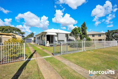 Charming Family Home on a Huge Block - Space, Comfort & Location! - Photo 3
