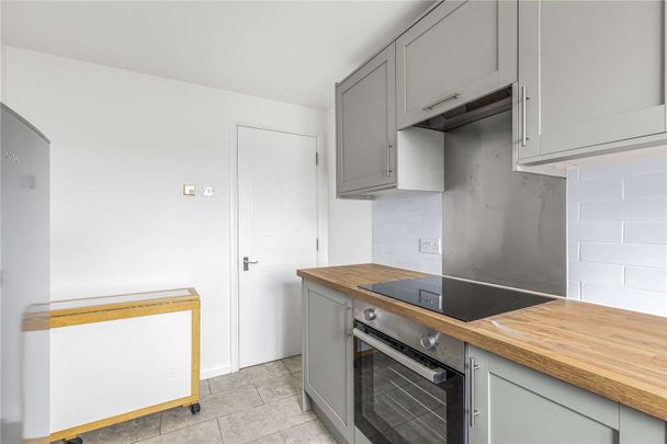 A newly refurbished one bedroom apartment. - Photo 1