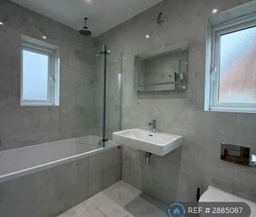 4 bedroom semi-detached house to rent - Photo 5