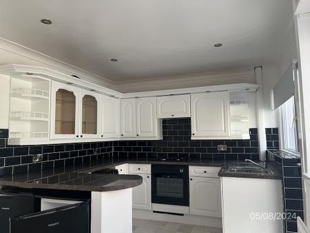 3 bedroom terraced house to rent - Photo 5