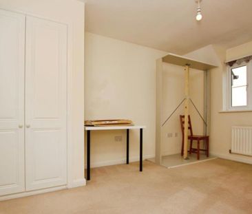 A spacious two bedroom town house is a popular location! - Photo 4