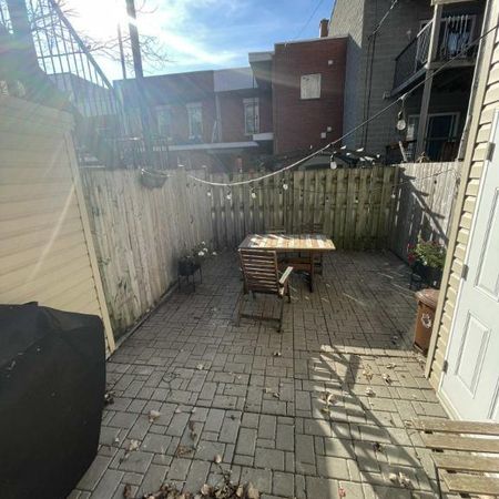 Grand 3 1/2 lumineux avec terrasse privée juste à côté du métro Frontenac. - Photo 4