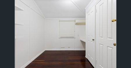 The ultimate family home with pool, premium appliances and exceptional lifestyle - Photo 2