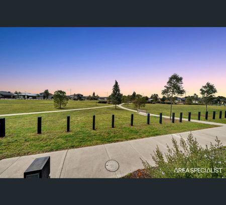19 Rosebank Walk, Thornhill Park, Vic 3335 - Photo 5