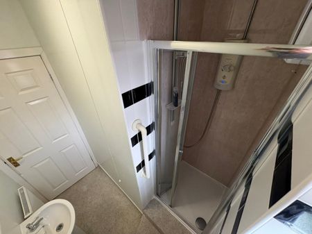 2 bed Terraced - To Let - Photo 5