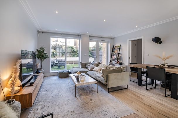 4 bedroom mews to rent - Photo 1