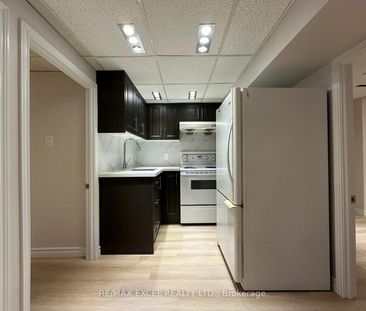 8 Midcroft Drive - Photo 4