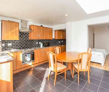 5 bedroom semi-detached house to rent - Photo 6