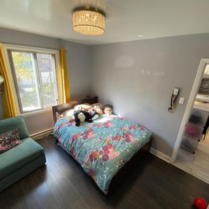 Beau 8 1/2 rénové proche métro Fabre - Photo 2