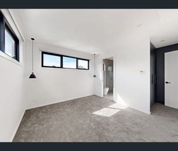 3/7 Larman Street, Bentleigh East, Vic 3165 - Photo 3