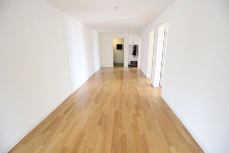 SPACIOUS 4.5-ROOM APARTMENT OF 136 M2 LOCATED IN A MODERN BUILDING - Photo 4
