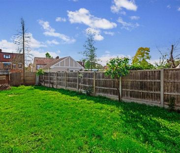 4 bedroom semi-detached house to rent - Photo 6