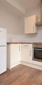 1 bedroom Flat To Let - Photo 3