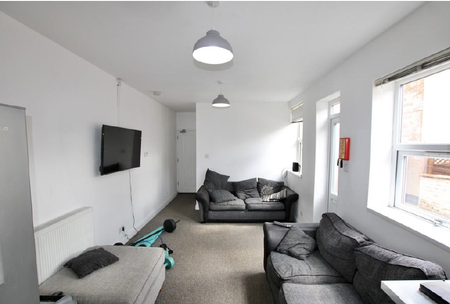 West Parade, Lincoln - Spacious Student House - Photo 2