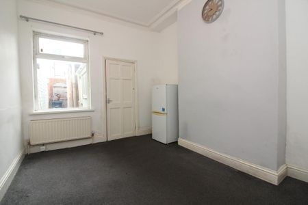 3 bedroom end of terrace house to rent - Photo 3