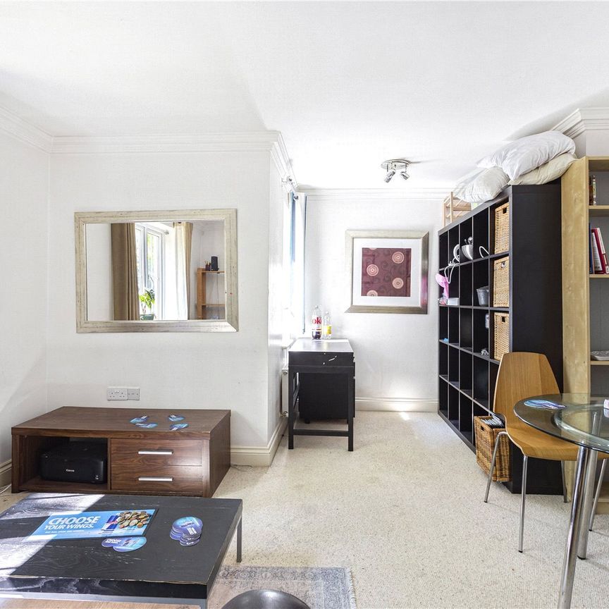 Fircroft Road, Englefield Green, Egham, Surrey, TW20 0TY - Photo 1