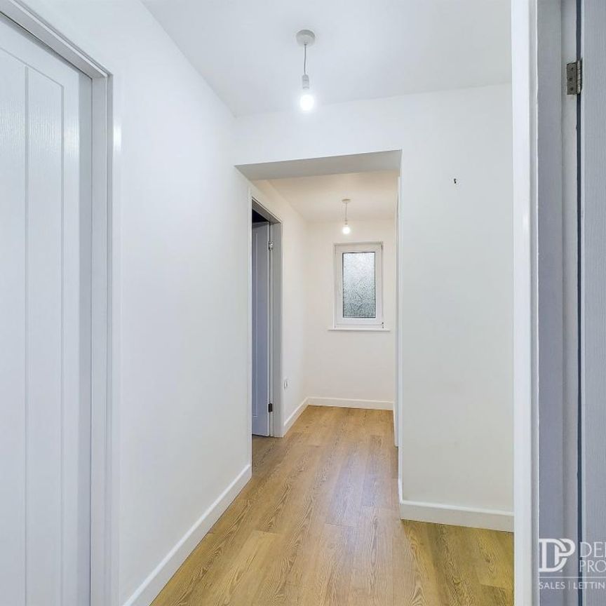 4 Bedroom Semi-Detached House - Photo 1